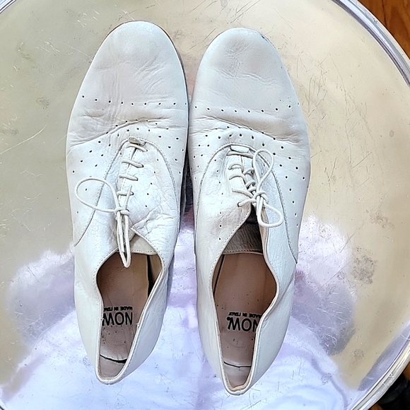 Ivory leather, perforated, jazz Oxfords. Leather lined, artisan leather sole. - Picture 1 of 6